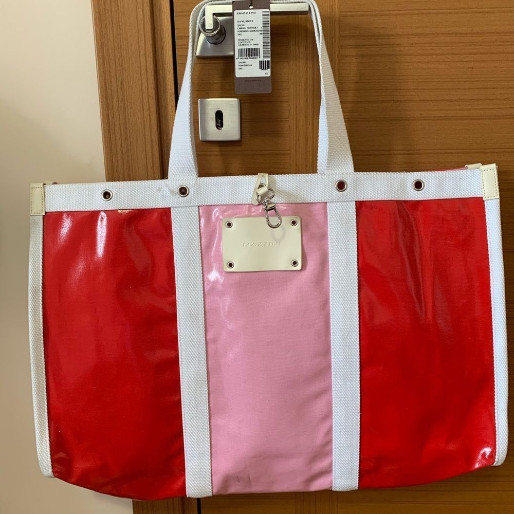 Brand new travel bag with tag